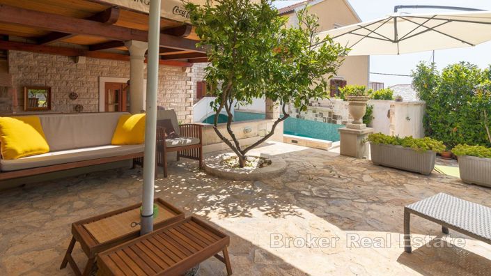 Image No.4-10 Bed Villa for sale