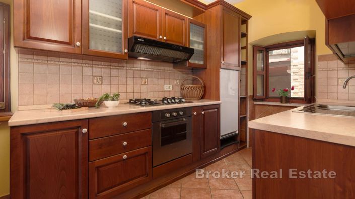 Image No.8-10 Bed Villa for sale