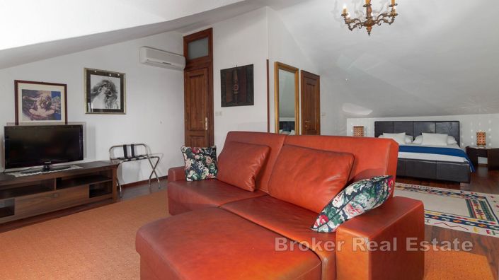 Image No.9-10 Bed Villa for sale