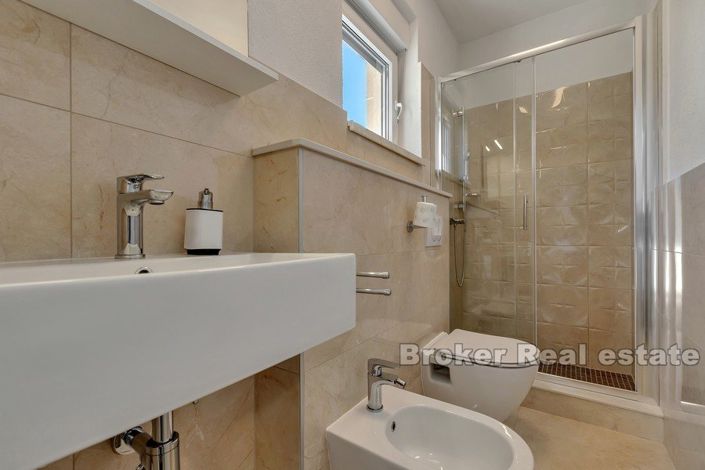 Image No.19-10 Bed Villa for sale