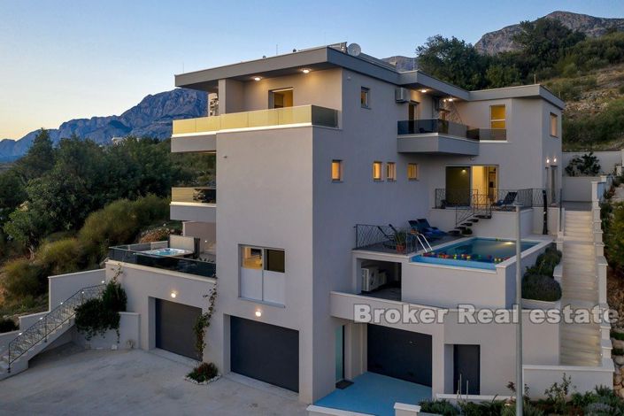 Image No.2-10 Bed Villa for sale