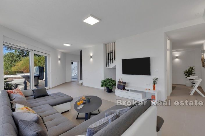 Image No.7-10 Bed Villa for sale