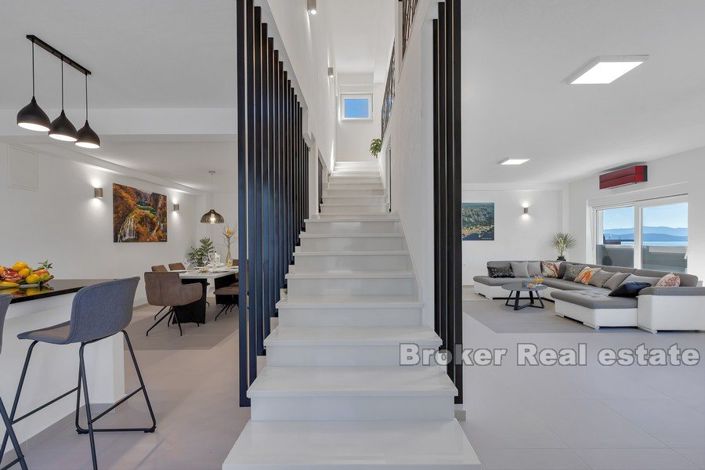 Image No.8-10 Bed Villa for sale