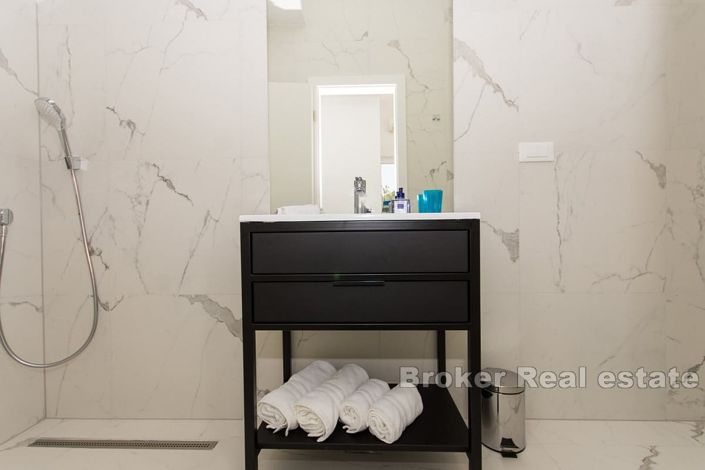 Image No.16-5 Bed Apartment for sale