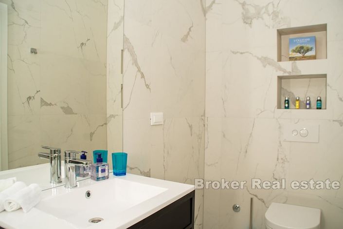 Image No.17-5 Bed Apartment for sale