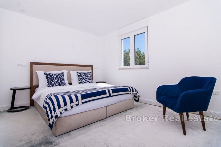 Image No.19-5 Bed Apartment for sale