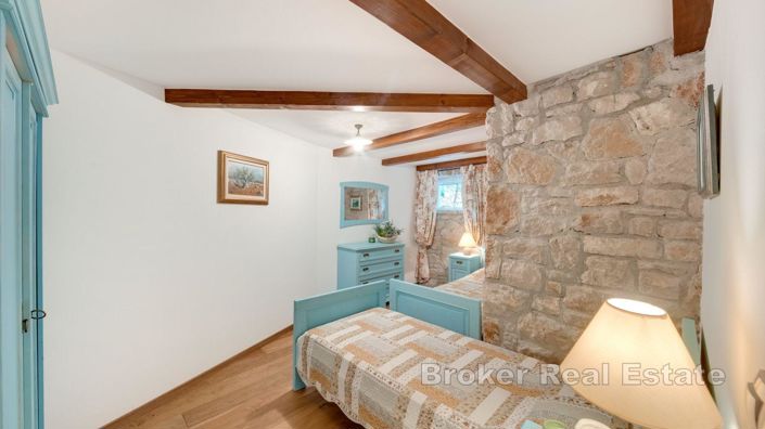 Image No.10-14 Bed Villa for sale