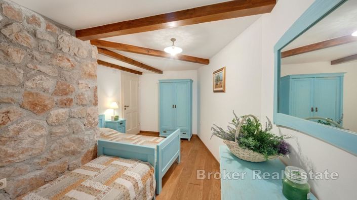 Image No.8-14 Bed Villa for sale