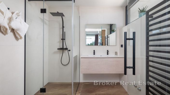 Image No.14-4 Bed Villa for sale