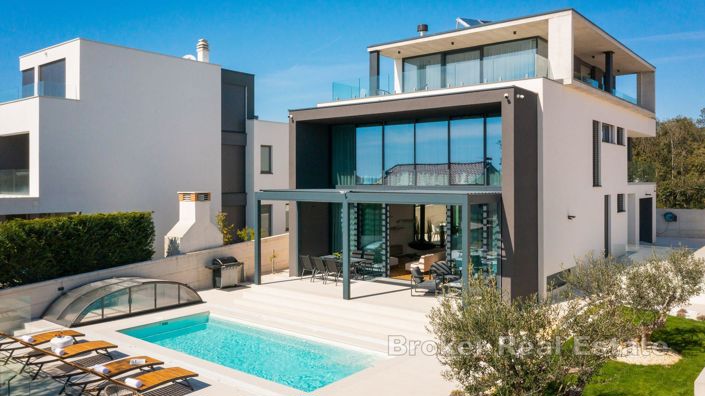 Image No.2-4 Bed Villa for sale