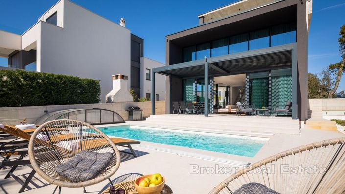 Image No.3-4 Bed Villa for sale