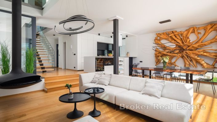 Image No.6-4 Bed Villa for sale