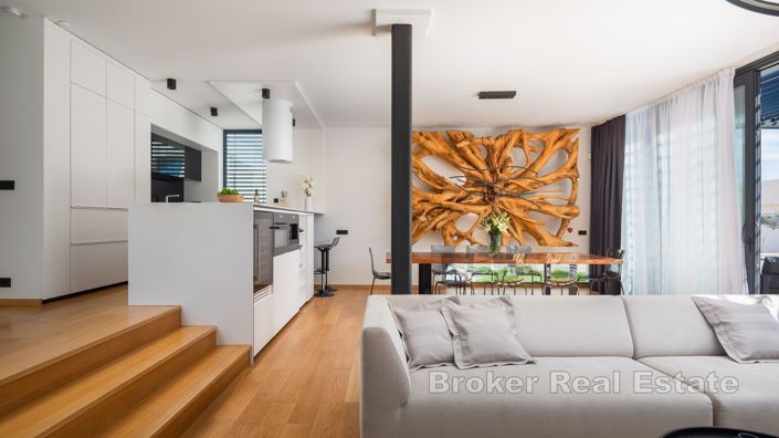 Image No.7-4 Bed Villa for sale