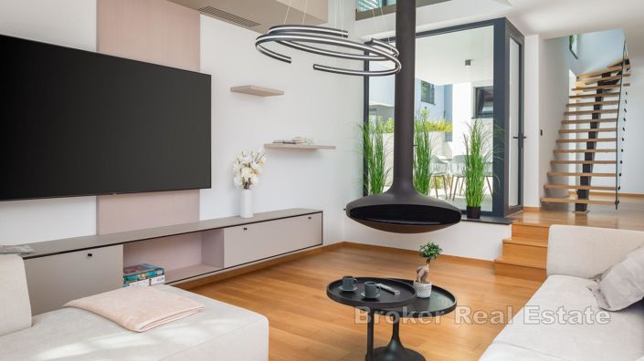 Image No.9-4 Bed Villa for sale