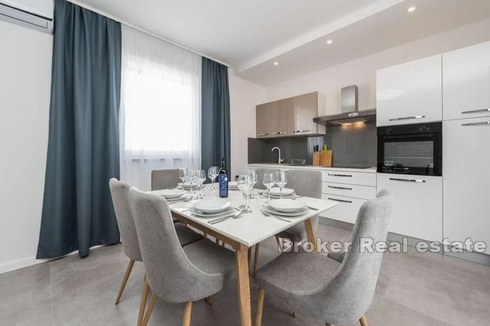 Image No.10-18 Bed Villa for sale