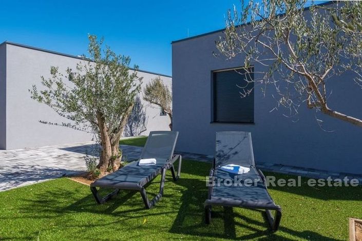 Image No.18-18 Bed Villa for sale