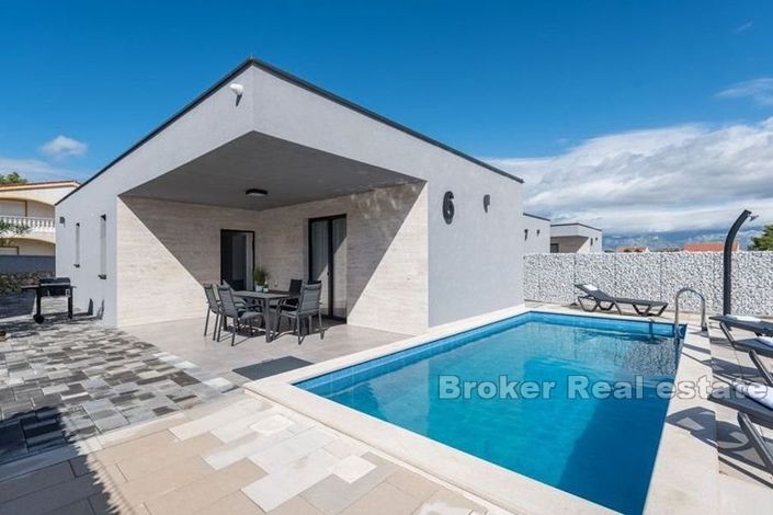 Image No.2-18 Bed Villa for sale