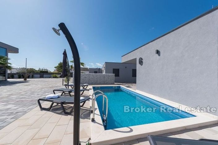 Image No.4-18 Bed Villa for sale