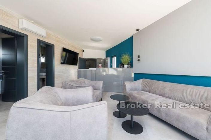 Image No.7-18 Bed Villa for sale