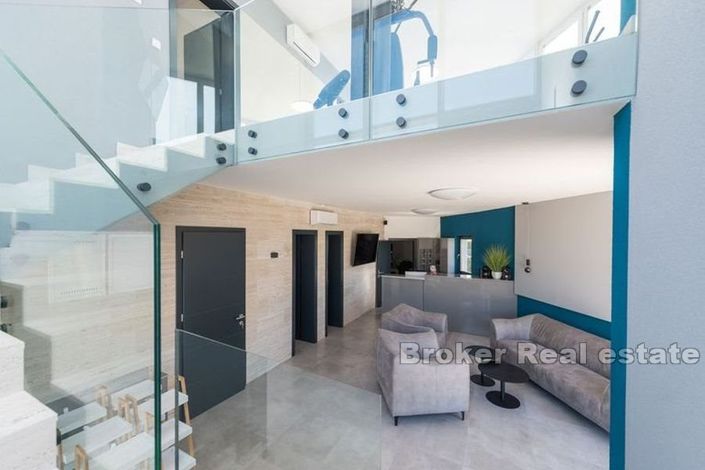 Image No.8-18 Bed Villa for sale