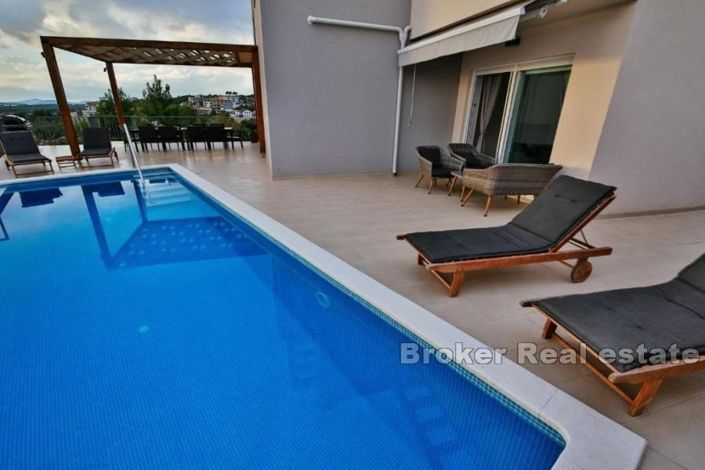 Image No.2-5 Bed Villa for sale