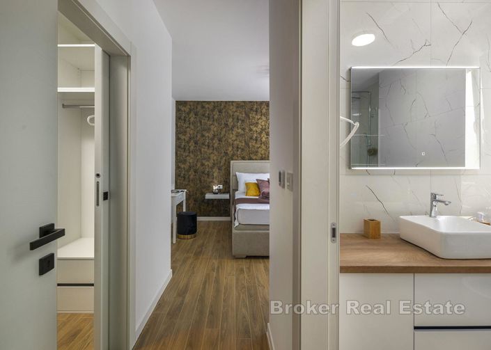 Image No.10-3 Bed Villa for sale