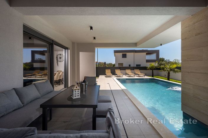 Image No.2-3 Bed Villa for sale