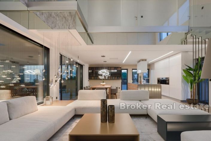 Image No.8-5 Bed Villa for sale