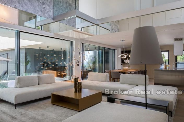 Image No.9-5 Bed Villa for sale