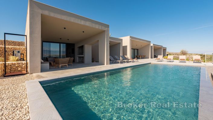 Image No.2-4 Bed Villa for sale