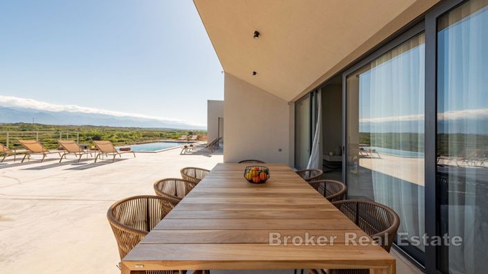 Image No.3-4 Bed Villa for sale