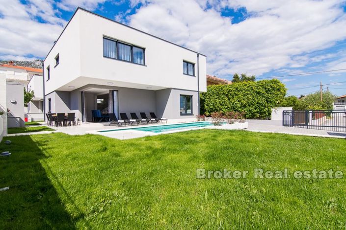 Image No.3-Villa de 10 chambres à vendre à Kaštel Kambelovac