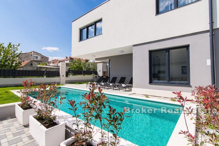 Image No.5-Villa de 10 chambres à vendre à Kaštel Kambelovac