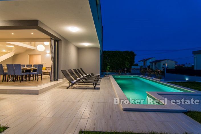 Image No.7-Villa de 10 chambres à vendre à Kaštel Kambelovac