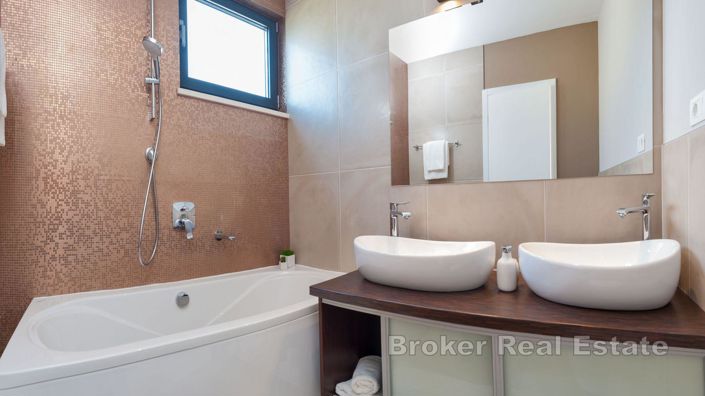 Image No.18-Villa de 6 chambres à vendre à Ciovo