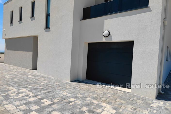 Image No.2-5 Bed Villa for sale