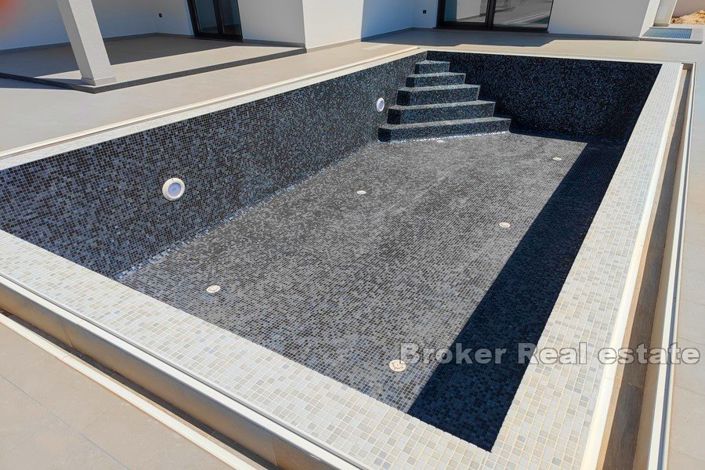 Image No.8-5 Bed Villa for sale