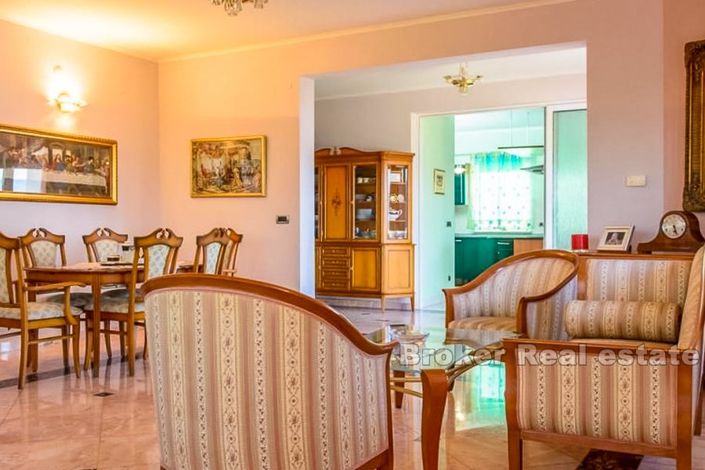 Image No.11-15 Bed Villa for sale