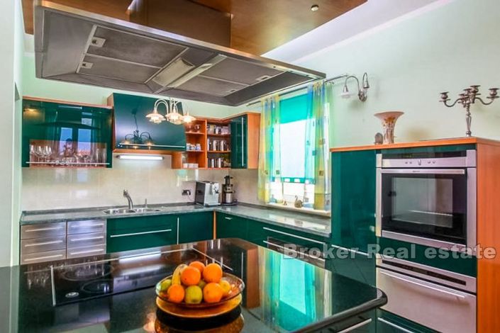 Image No.12-15 Bed Villa for sale