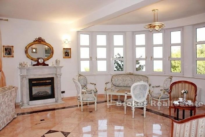 Image No.8-15 Bed Villa for sale