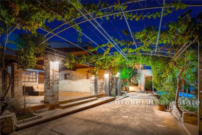 Image No.2-Villa de 6 chambres à vendre à Trogir