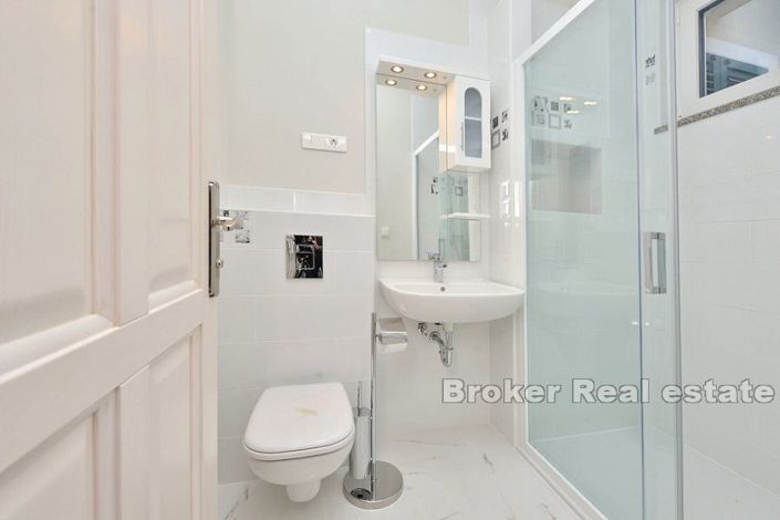 Image No.11-8 Bed Villa for sale