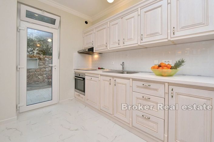 Image No.4-8 Bed Villa for sale