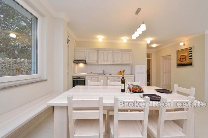 Image No.8-8 Bed Villa for sale