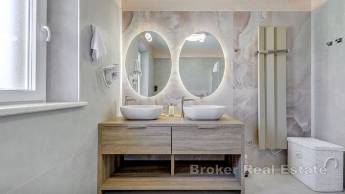 Image No.20-Villa de 5 chambres à vendre à Rogoznica