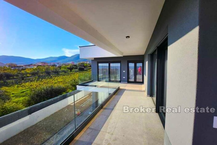 Image No.2-6 Bed Villa for sale