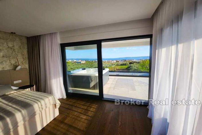 Image No.9-6 Bed Villa for sale