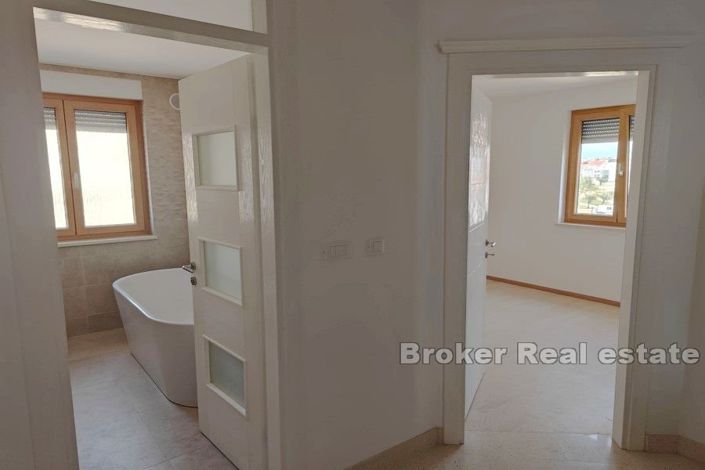 Image No.10-3 Bed Apartment for sale