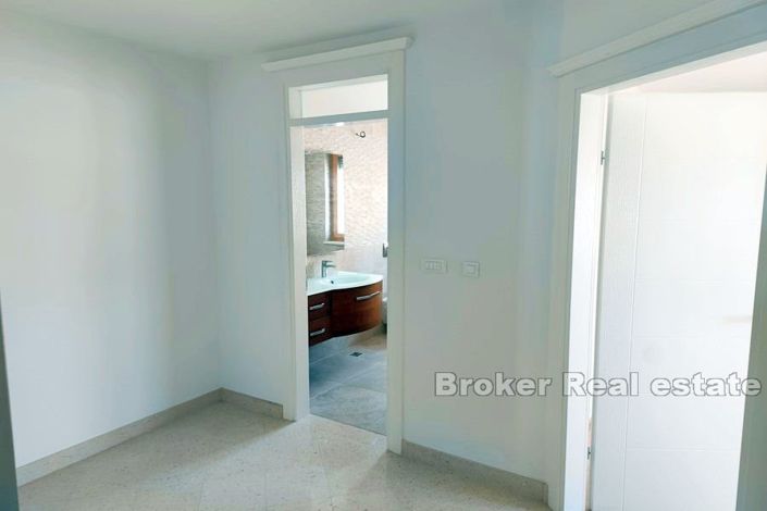 Image No.11-3 Bed Apartment for sale