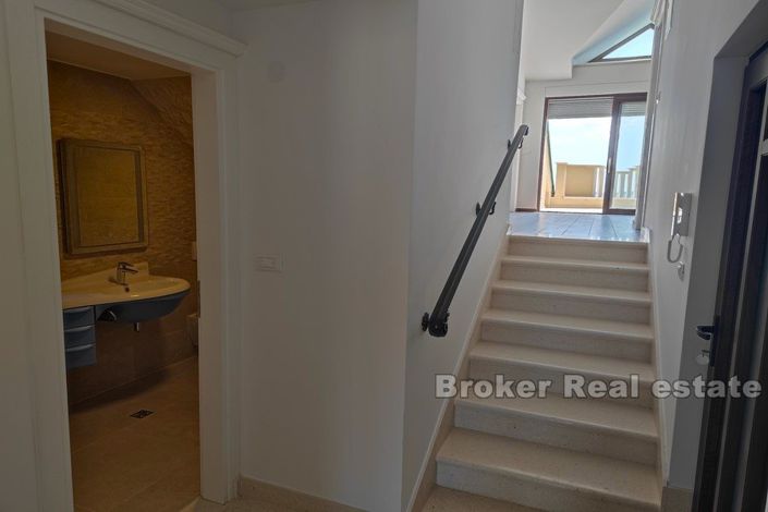 Image No.11-6 Bed Apartment for sale